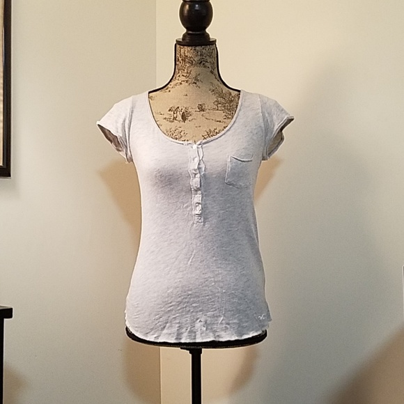 🌻4/$20 Hollister Short Sleeve Shirt - Picture 2 of 8